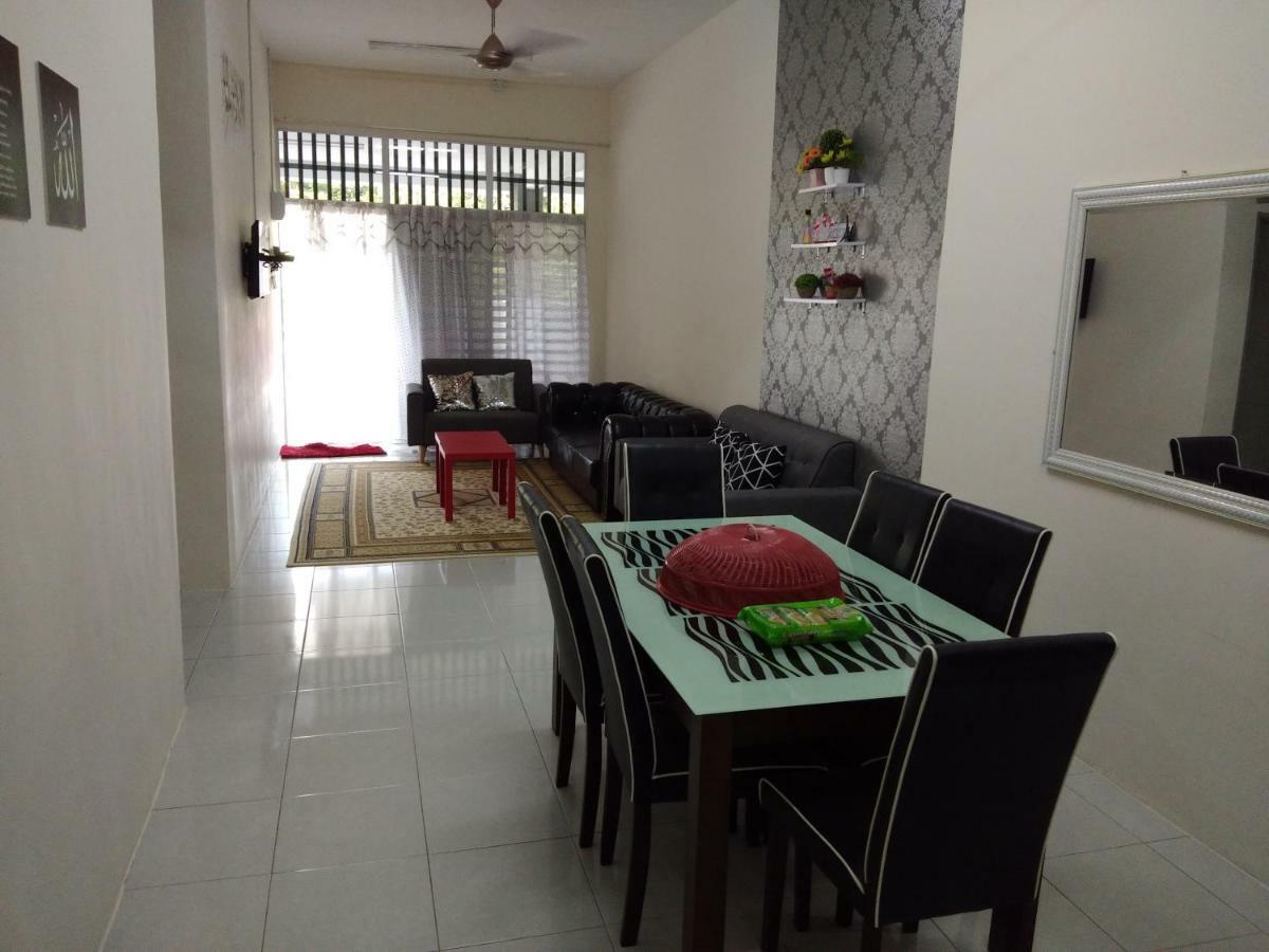 Zah'Ra Homestay Kuala Lipis Exterior foto