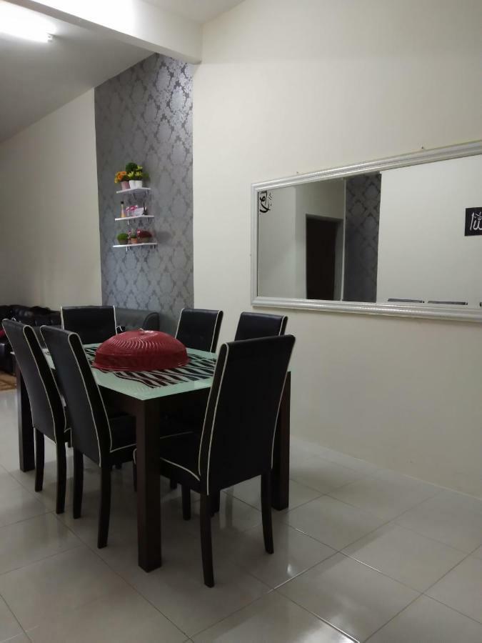 Zah'Ra Homestay Kuala Lipis Exterior foto